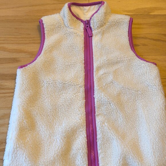 Oshkosh B'gosh, EUC Sherpa Cream Vest Purple Trim & Zip Front, Girls Size 7 - Picture 2 of 6